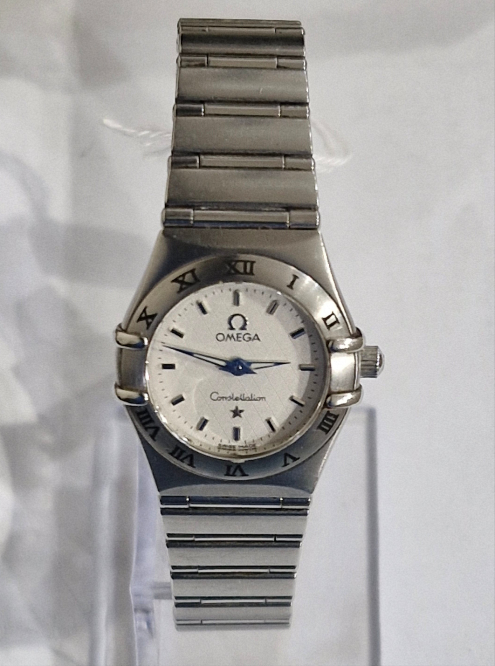 Pre-owned Omega Constellation Quartz 26mm women's stainless steel watch with silver dial close up view