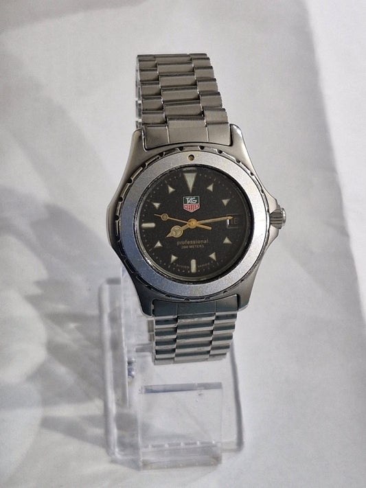 Tag Heuer 2000 Professional Quartz men's dive watch with blue bezel and stainless steel case