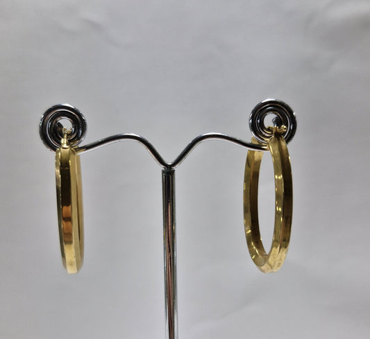 Elegant Pre-Loved 9ct Gold Oval Hoop Earrings by Silverage London.