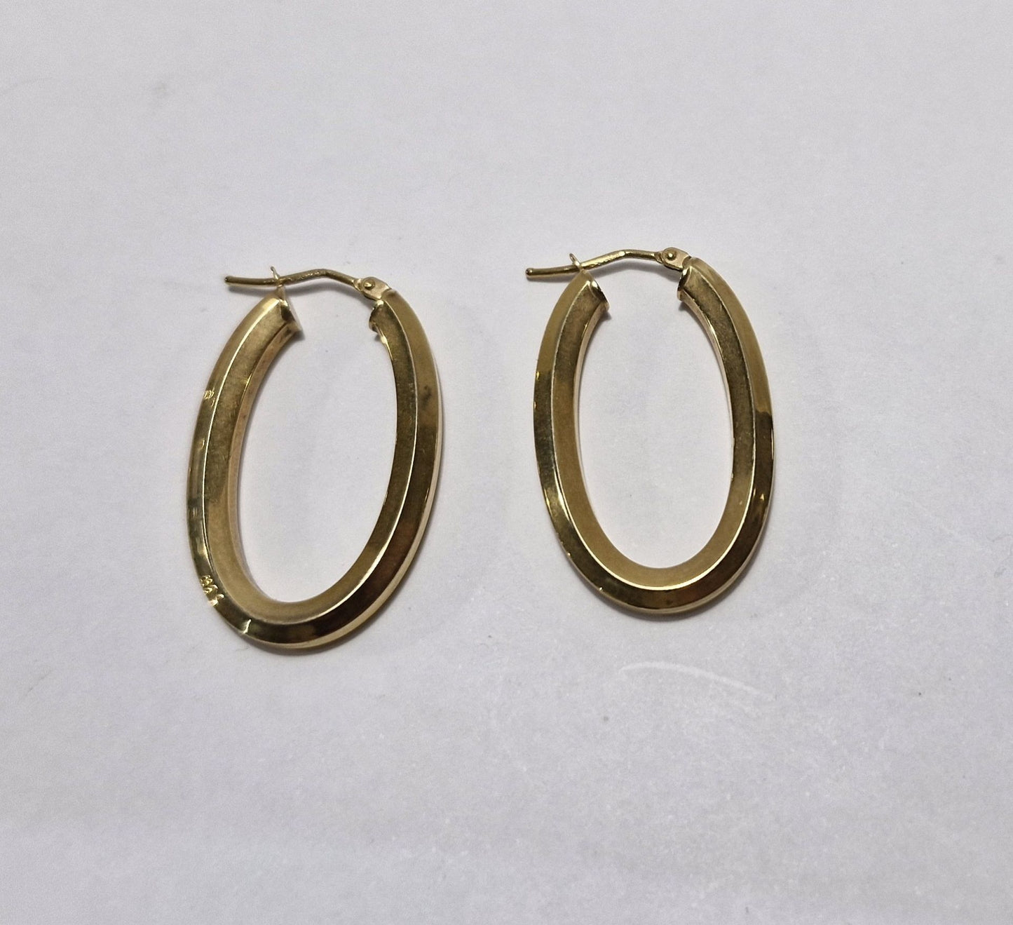 9ct Gold Oval Hoop Earrings – Lightweight Hollow Design.