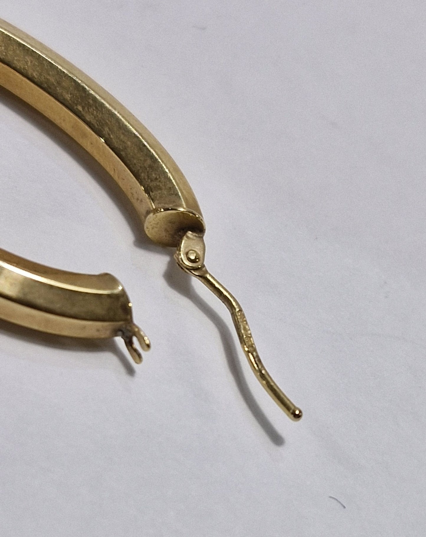 Preloved 9ct Gold Oval Hoop Earrings, elegant and timeless design, perfect for stylish and sustainable jewelry choices.