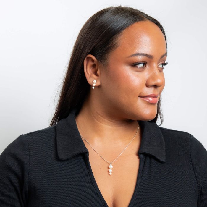 woman wearing Gradient Freshwater Pearl Drop Earrings look from far 