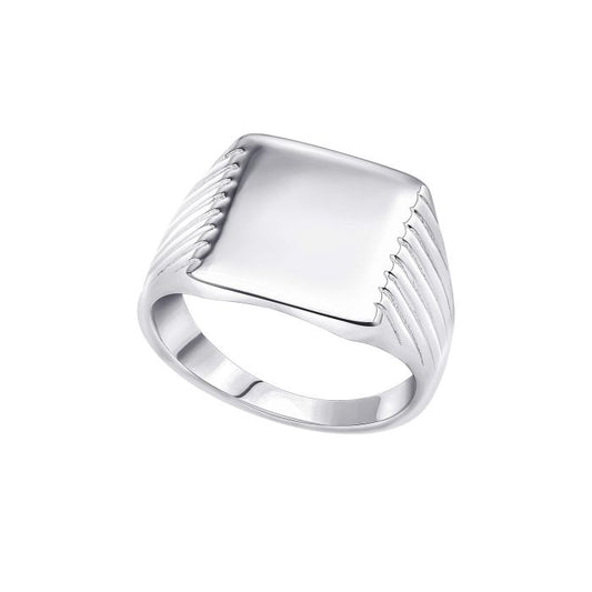 Bague chevalière carrée en argent avec côtés striés 